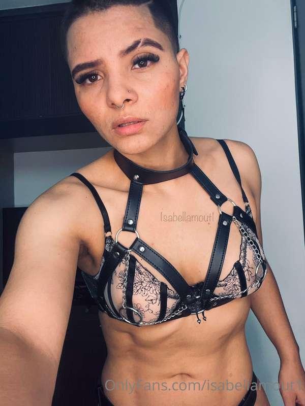 I like to be dominated but I also know how to dominate you
M..