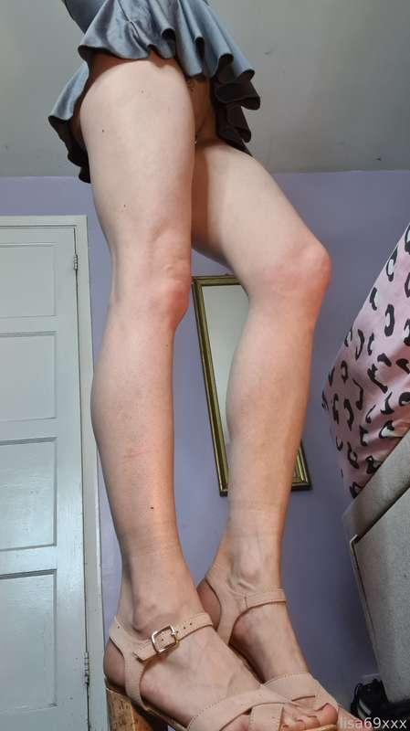 Would you like these legs wrapped around you?? 

#miniskirt #heels #legs #anal #plug #analplug #buttplug  #pierced 
