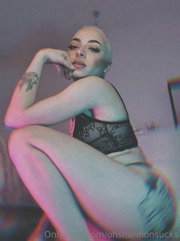 What if we kissed under the bisexual lighting? 🥺