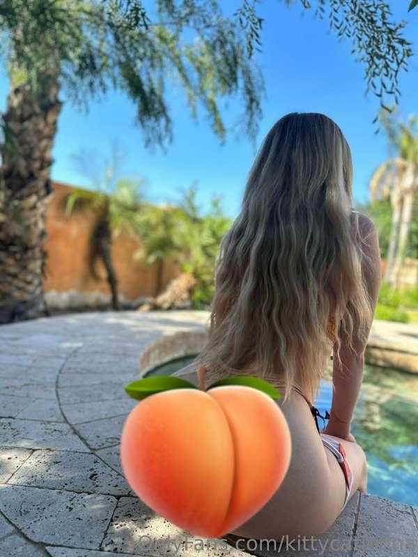 Dm for a juicyy breakfast🍑😜