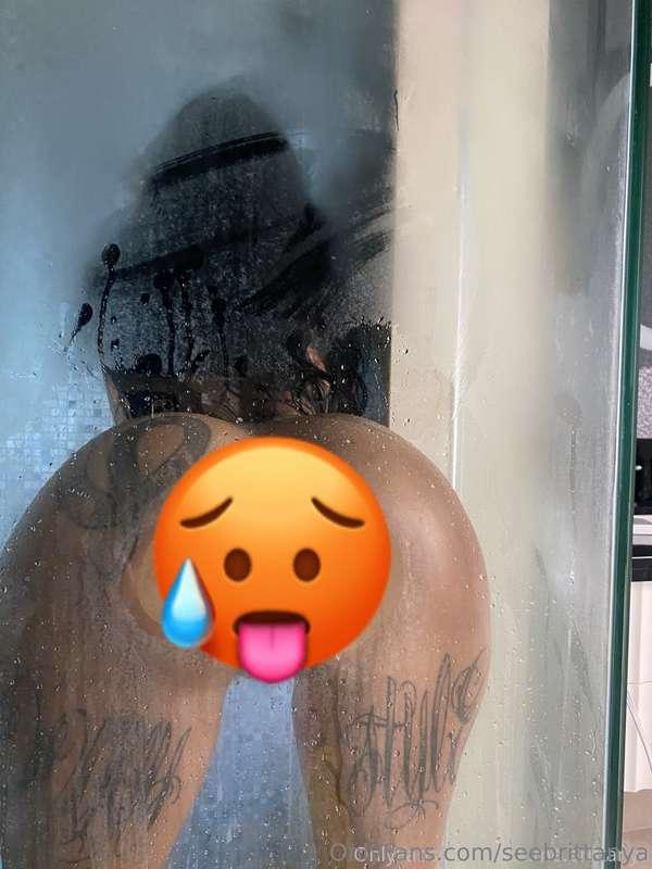 ### ***MAKING THIS ASS CLAP*** 🍑👏🏻 got my hands on my knees ..