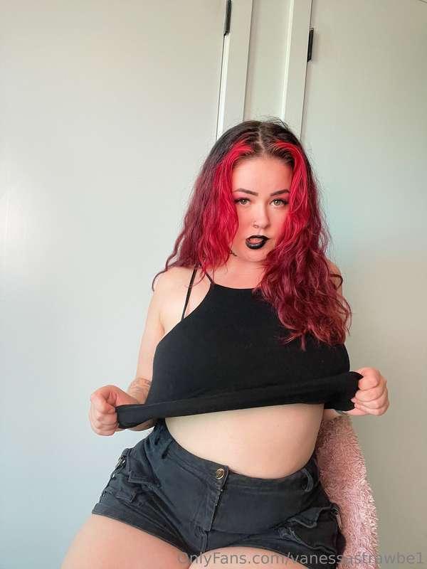 Vote on this weeks ***ONLYFANS EXCLUSIVE*** feed video 😈😈  (..