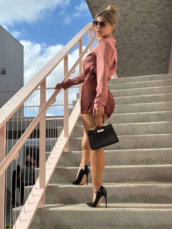 You’re not the boss of me! That is, unless I’m naked.
😏 tell..