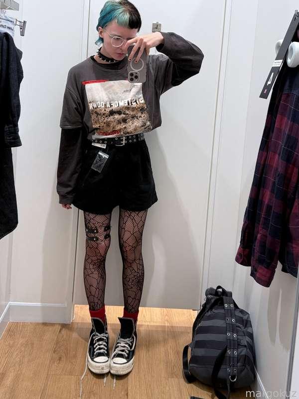 pov: me, pretending I need help choosing shorts when I just wanted to send you pics 👉🏻👈🏻