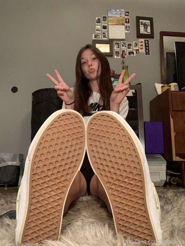 Full 6 pic soles set removing my vans 💕👣