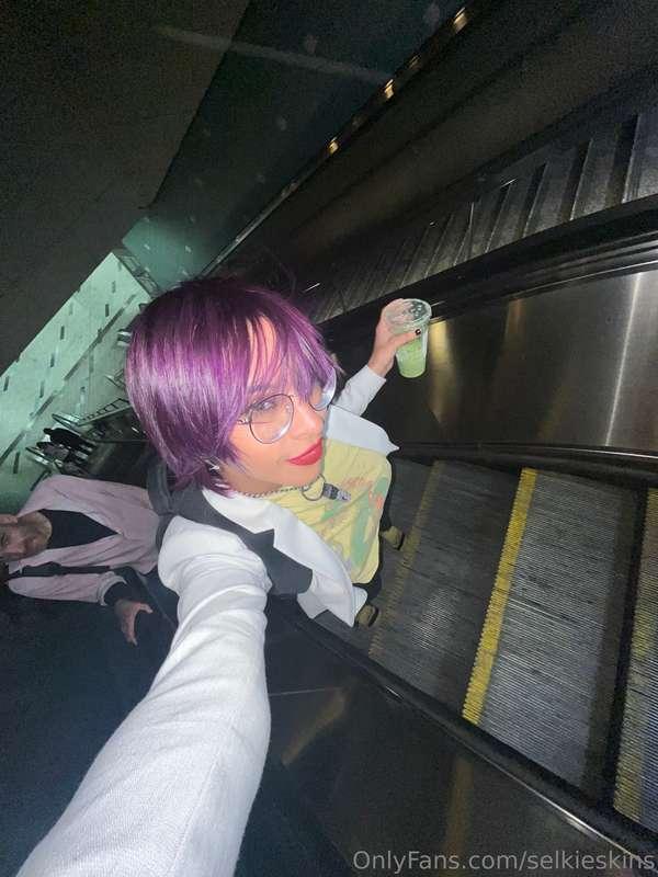 Took the metro home from Snacks house and stopped in Hollywo..