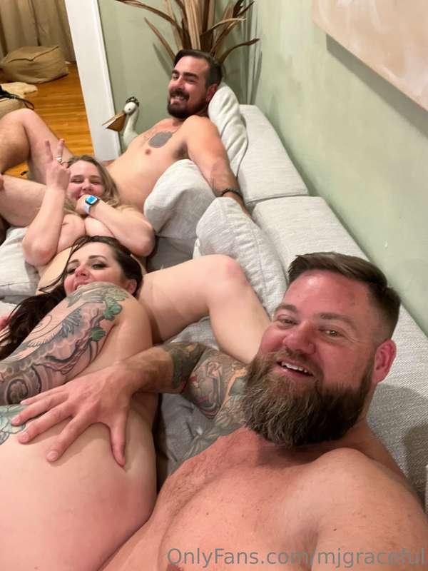 Found the most AMAZING couple to play with!! Y’all should se..