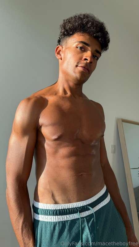 Lick the sweat off me 👅 @macetheboy 