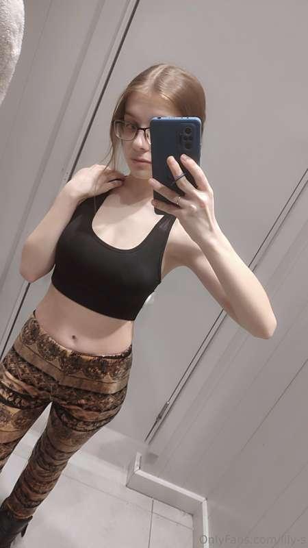 Selfies from the fitting room. I tried on sports tops. How d..