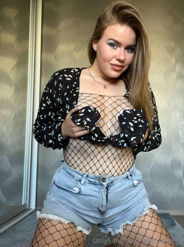Is it truth that fishnets look very sexy?
