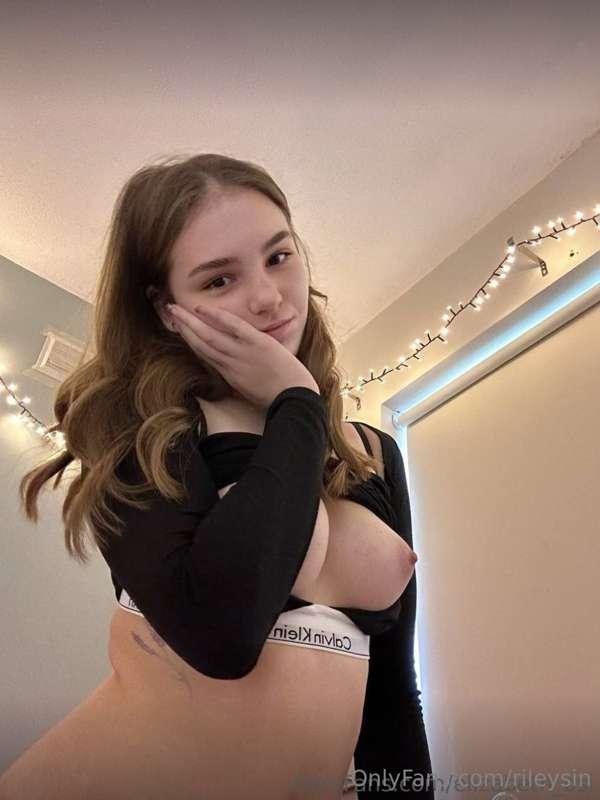 # 🔥Cutie @elizabeth_osi is waiting for you on her FREE page ..