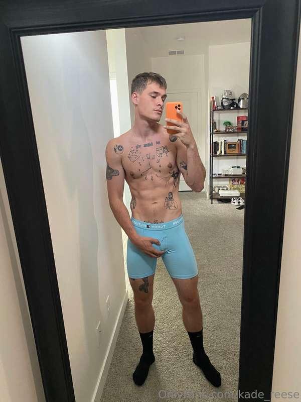 Up early for my run whos gonna come shower with me after?😫