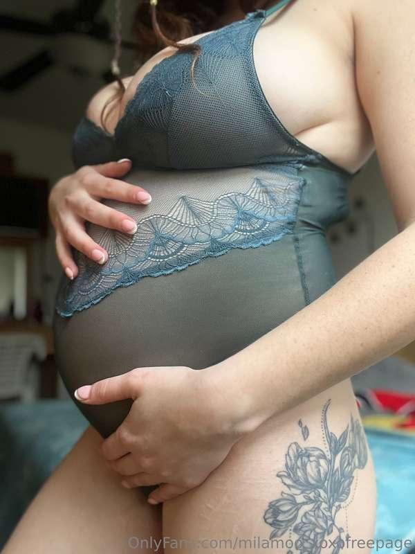Belly getting rounder by the day ! ❤️😊😈