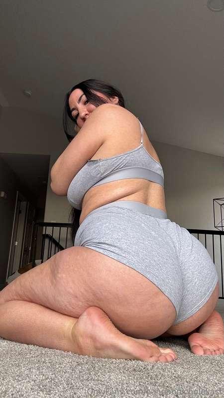 Juicy booty 💦