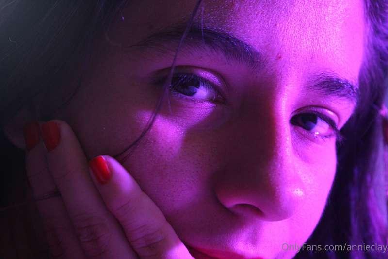COMENTA ¿QUÉ TE DICEN MIS OJOS?
Comment What do my eyes tell..