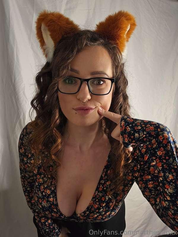 Could you make this foxy little sluts eyes roll 🦊
