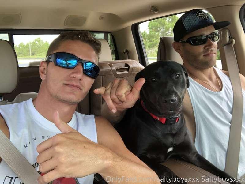 Happy Sunday y’all. We are taking the pups out on the boat t..