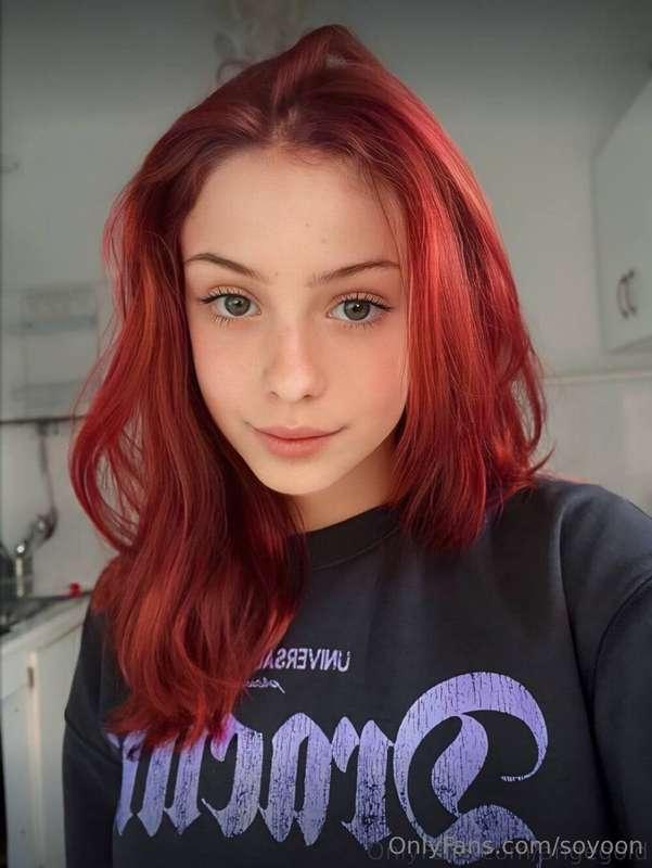 Let me distract you👉 @angegold 💋
Cute girl @angegold loves t..