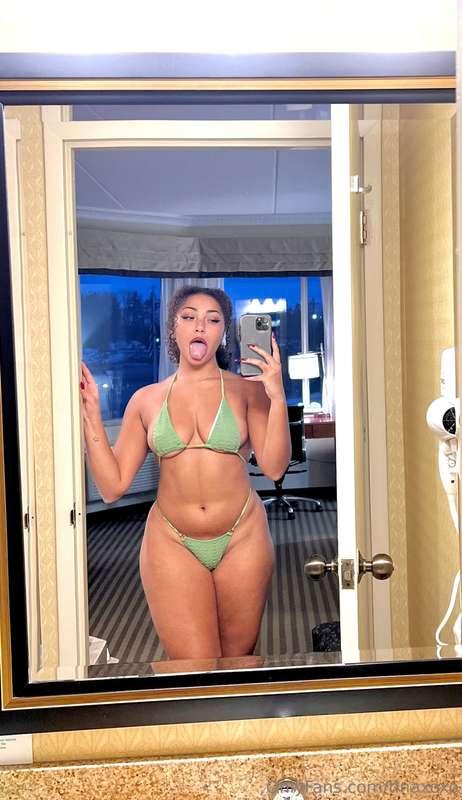 lookin thiccc 👀 imagine your face between these thighs, idk ..