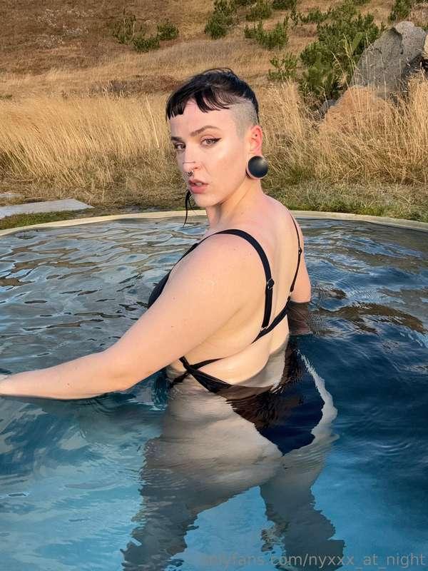 waiting to get wet with you in the DMs 💦🥵