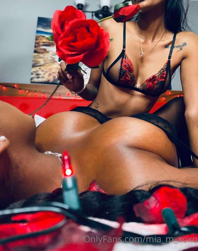 Do we have your attention now? 🌹💋😈 @deuniquemuse