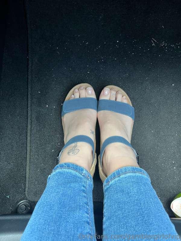 Do you like my wedges. Lol I know I need to vacuum the car 😜..