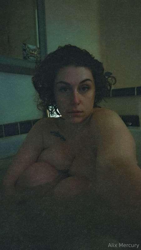 Bath time 🥰🥰