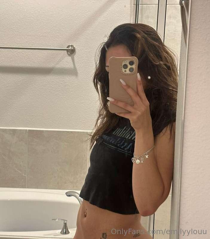 let me be your naughty girl tonight🖤
