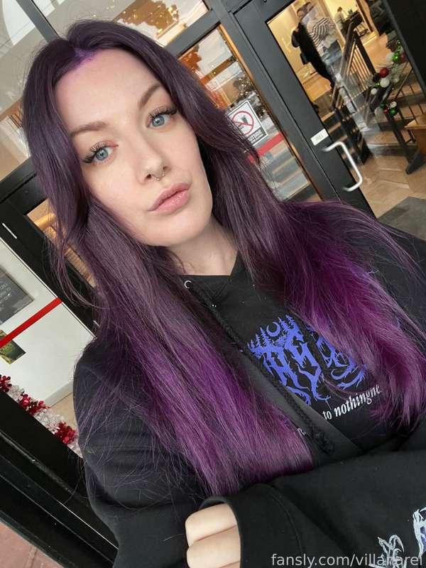 First look at my freshly done hair 💜 it was seriously in need of a cut and fresh colour, I feel so good! 💖

#fyp #purplehair #goth 
