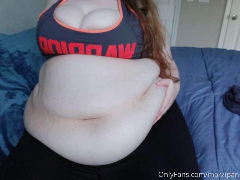 Carrying this jiggly belly and juicy ass IS the work out! Pt..