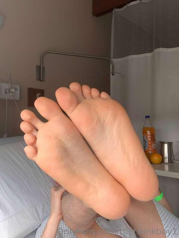 Making some feet content in the hospital bed 😈