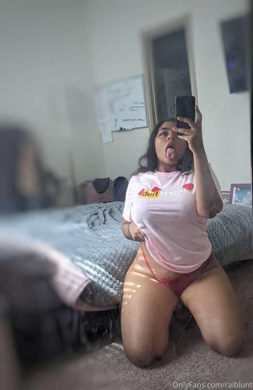I couldn't resist getting this cute Valentine's day merch.. ..