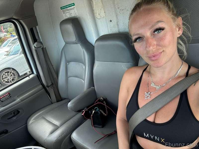 riding queen 👅