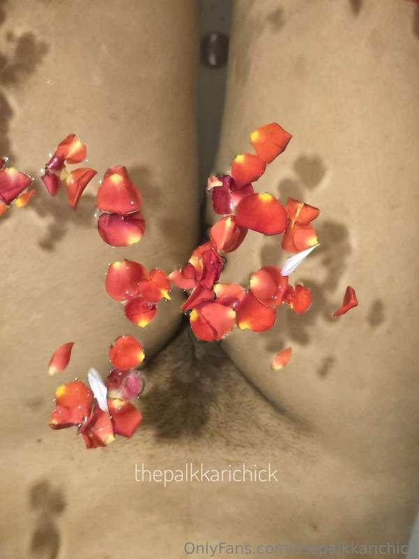 The Tub, Clear water and the Petals 1/6