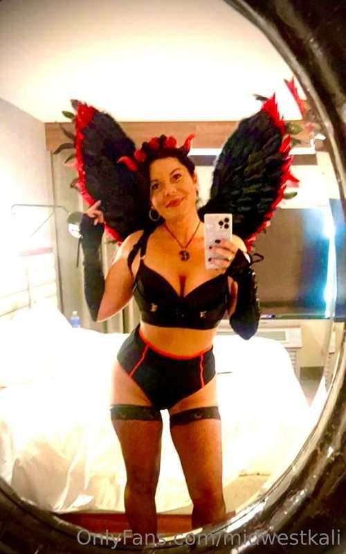 I know it’s November, but I’m a horny little devil all year ..