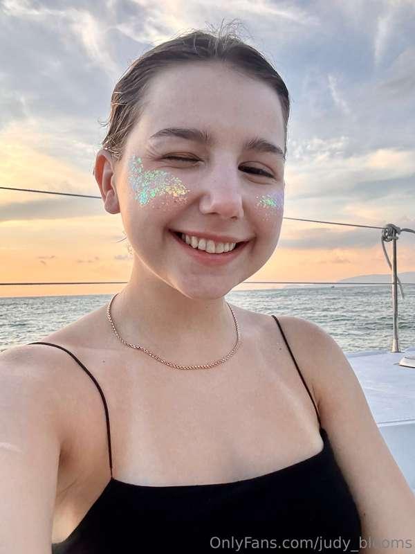 Can I be your little fairy tonight?🧚‍♀️Make your wish😘😘