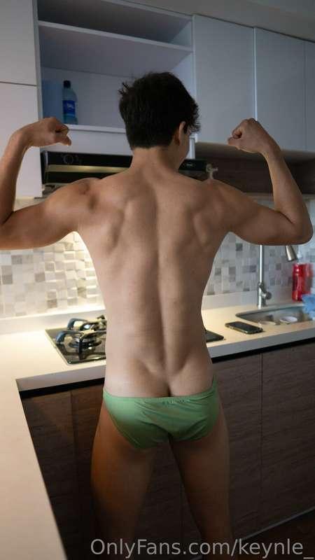 doing some poses for you 💪