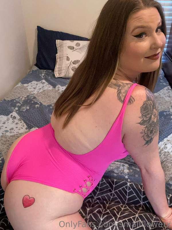 Cutie with a booty (;