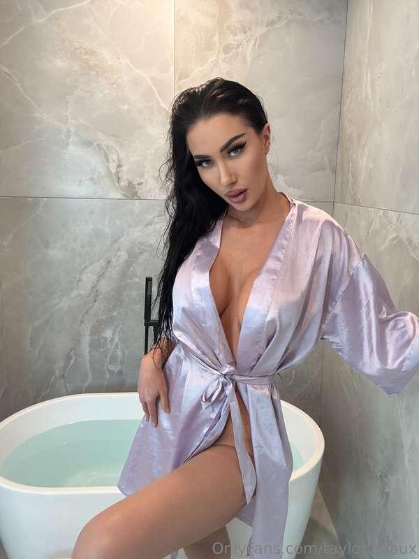 Like if you want to see what’s under this robe😏