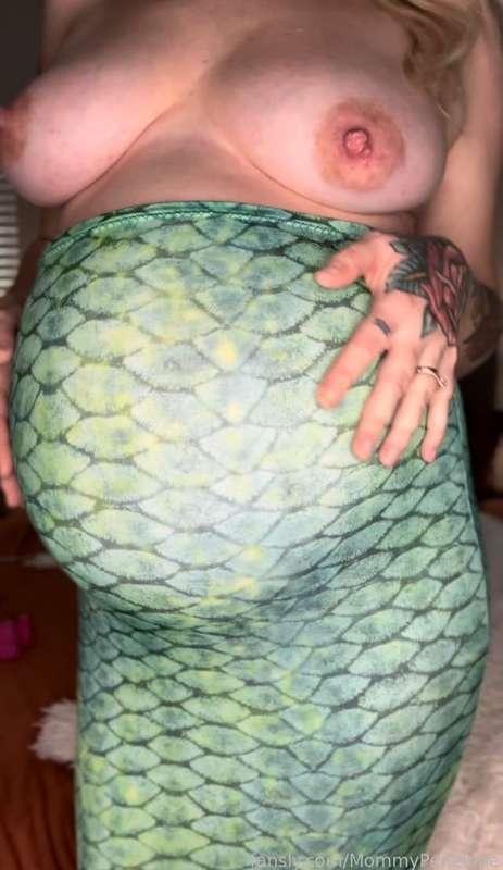 Can your eyes even believe it?! 31 weeks pregnant now! 

#pregnant #mermaid #fantasy #fyp #tits #boobies #mommy #breeding #mythical #cosplay #weird #taboo #fetish 