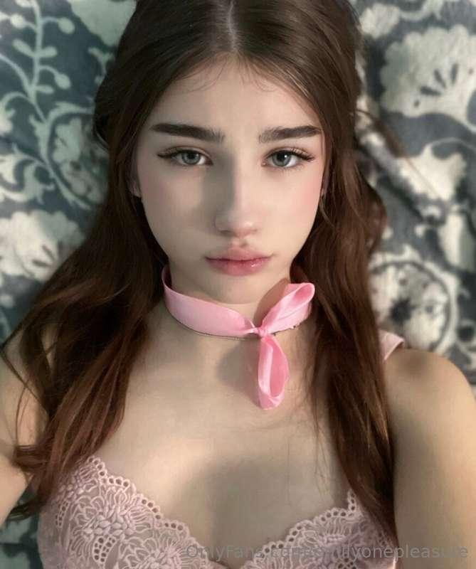 🌸 𝗙𝗥𝗘𝗘 𝗢𝗡𝗟𝗬 𝗡𝗢𝗪 🌸Your home girl 🎀 @vivian_li 🎀 she is waitin..