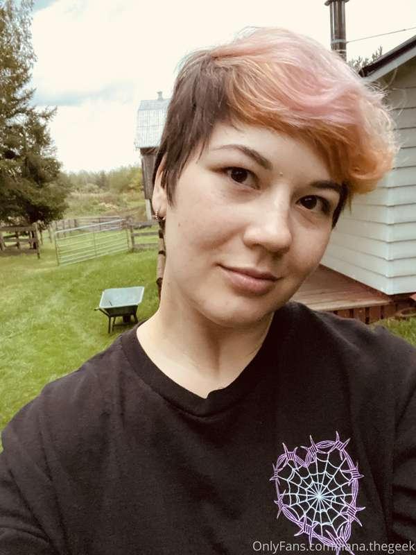 Put a little pink in my hair, and also I’m at a farm 😁