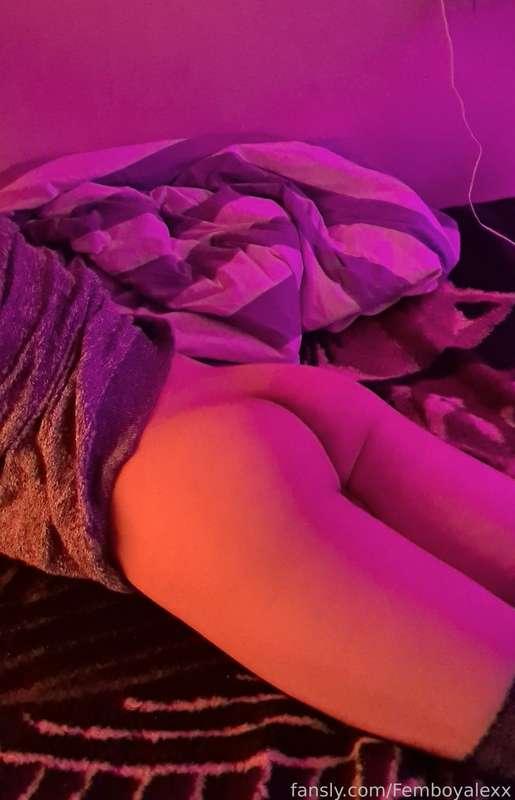 Femboy butt post ;)