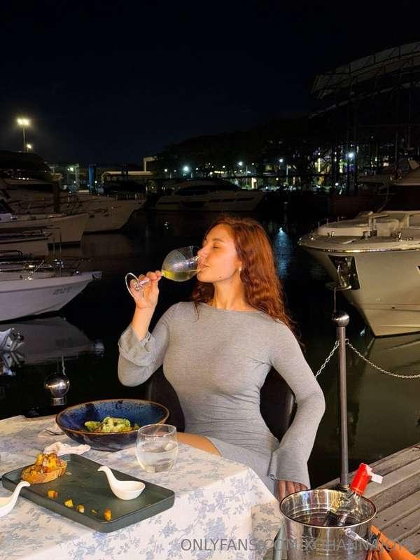 I love to spend the evening with dinner and a beautiful view..