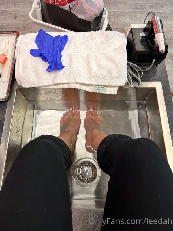 hai im back lmao i got my toes done and i will show you resu..