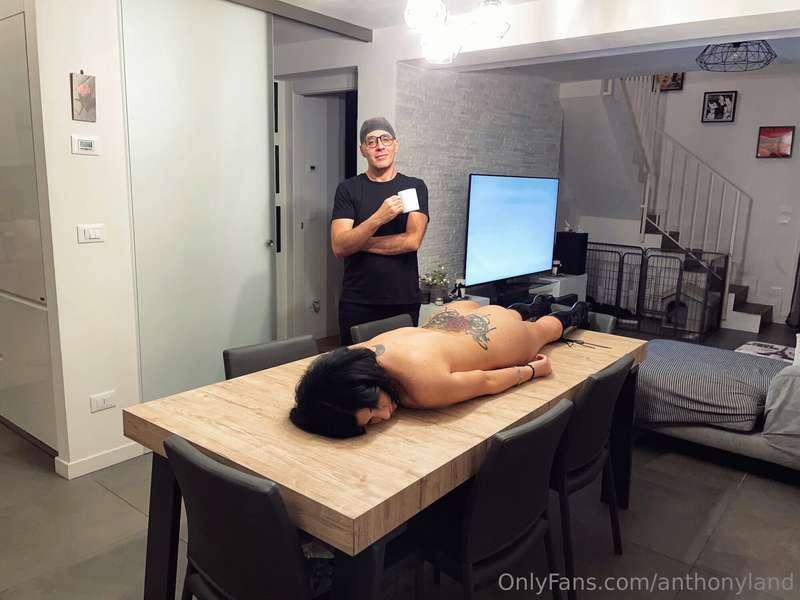Dopo cena l'ho spogliata per giocare con il suo corpo. Prati..