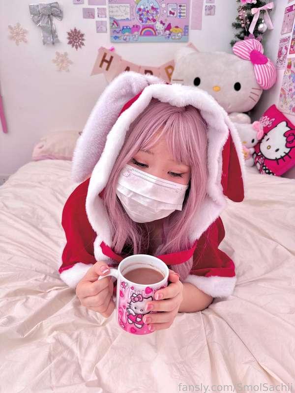cozy drink like hot chocolate is a perfect way to stay warm &amp; comfortable this christmas season ⋆⁺₊❅. 

bunny-chi would love to make one for senpai…here you goo pwease be careful  ☕️♡

#fyp #asian #japanese #food #christmas #bunny #petplay #furry #18 #petite

