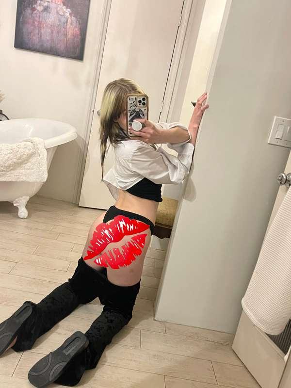 turns out if u tip me $15 i'll send u the best 🍑 pix of ur l..