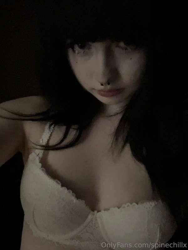 Hi! 🤍 Little selfie for today :) I can’t wait to start strea..