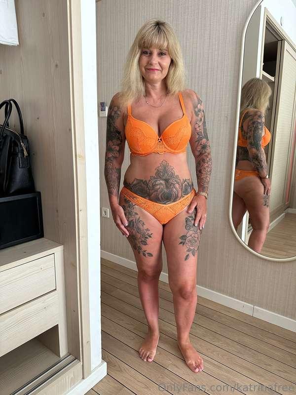 Tans coming along nicely ☀️☀️☀️ Have a great weekend everyon..